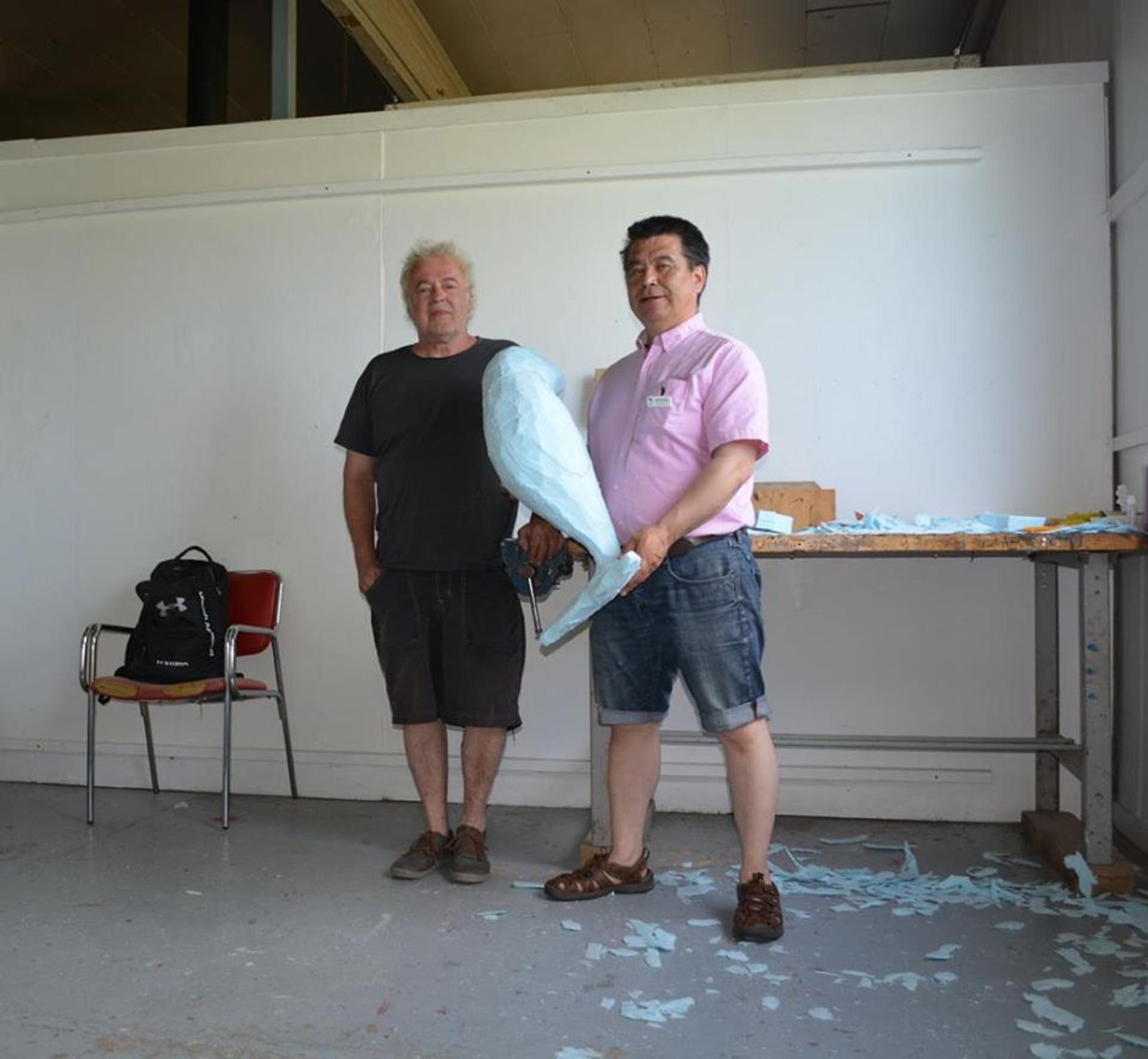 Jusipi Kulula et Jean-Pierre Morin, duo d'artiste pour la Biennale de Sculpture de Saint-Jean-Port-Joli, dans les atelier d'Est-Nord-Est